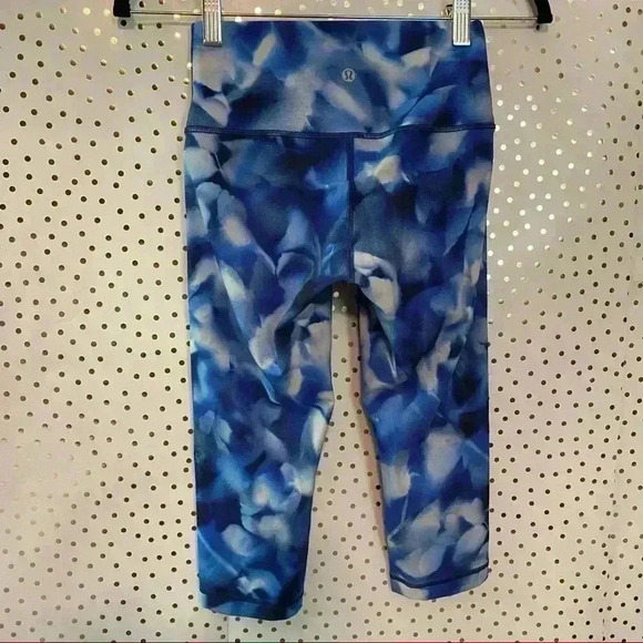 Lululemon Blue Tie Dye Capris - Picture 8 of 10